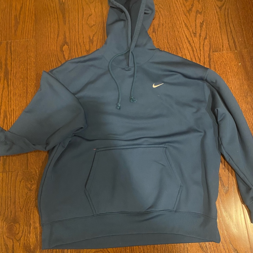 Nike large therma fit hoodie, dark blue